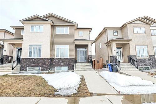 44 Larry Vickar Dr, Winnipeg, MB 
