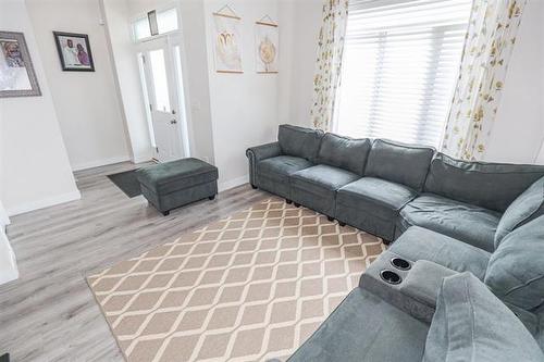 44 Larry Vickar Dr, Winnipeg, MB 