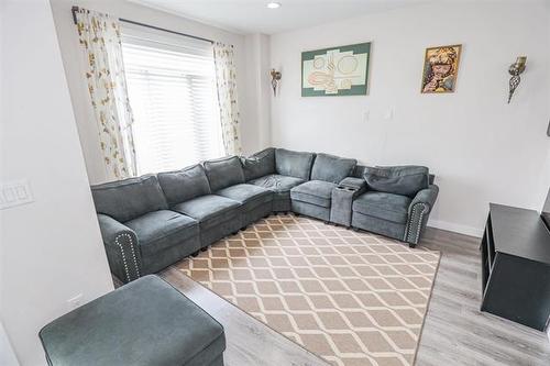 44 Larry Vickar Dr, Winnipeg, MB 