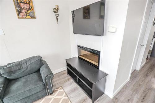 44 Larry Vickar Dr, Winnipeg, MB 