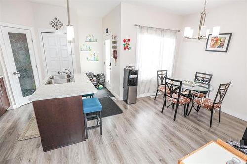 44 Larry Vickar Dr, Winnipeg, MB 