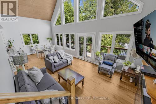 1 Mckowen Road, Mckellar, ON - Indoor Photo Showing Living Room
