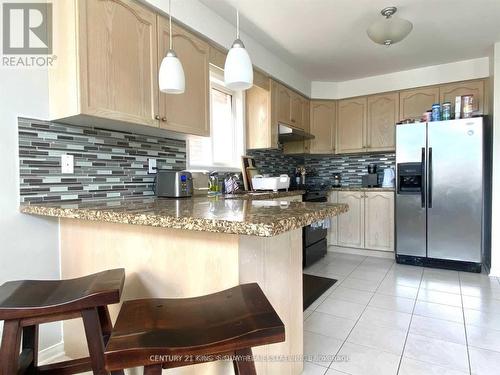 22 Rush Road, Aurora, ON - Indoor Photo Showing Kitchen