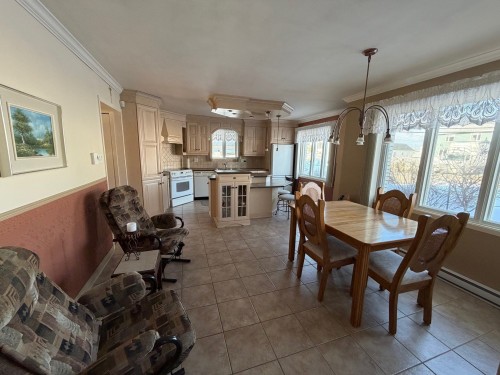 Salle à manger - 164 Rue St-Pie-X, Paspébiac, QC - Indoor Photo Showing Dining Room