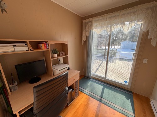 Bureau - 164 Rue St-Pie-X, Paspébiac, QC - Indoor