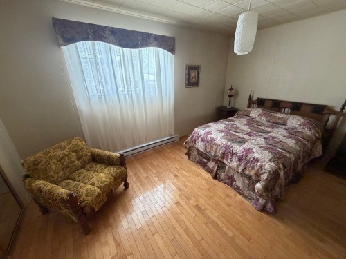 Chambre à coucher - 164 Rue St-Pie-X, Paspébiac, QC - Indoor Photo Showing Bedroom