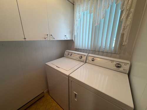 Salle de lavage - 164 Rue St-Pie-X, Paspébiac, QC - Indoor Photo Showing Laundry Room