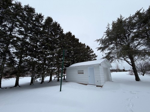 Garage - 164 Rue St-Pie-X, Paspébiac, QC - Outdoor