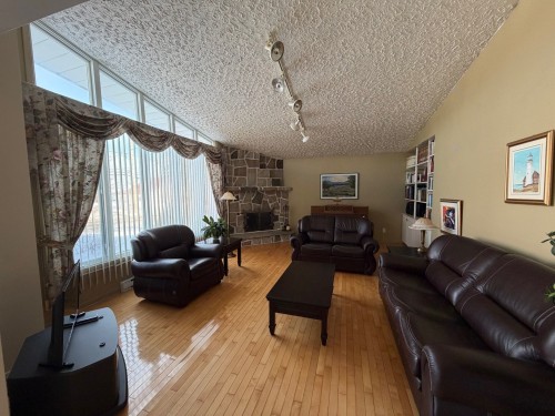 Salon - 164 Rue St-Pie-X, Paspébiac, QC - Indoor Photo Showing Living Room With Fireplace