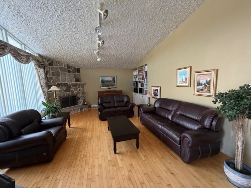 Salon - 164 Rue St-Pie-X, Paspébiac, QC - Indoor Photo Showing Living Room With Fireplace