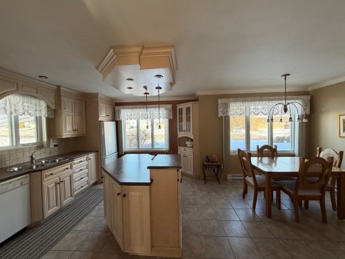 Cuisine - 164 Rue St-Pie-X, Paspébiac, QC - Indoor