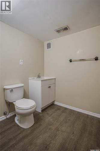 327 Q Avenue S, Saskatoon, SK - Indoor Photo Showing Bathroom
