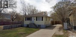 327 Q AVENUE S  Saskatoon, SK S7M 2Y2