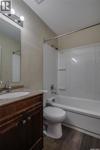 327 Q Avenue S, Saskatoon, SK - Indoor Photo Showing Bathroom