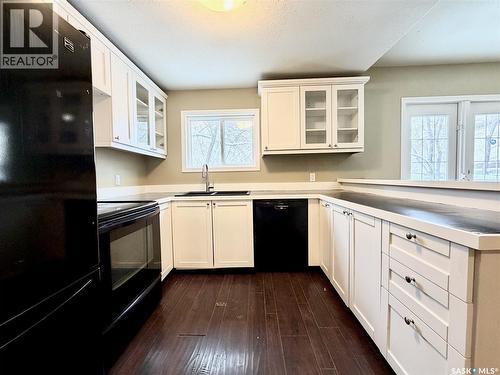 328 Q Avenue S, Saskatoon, SK - Indoor Photo Showing Kitchen