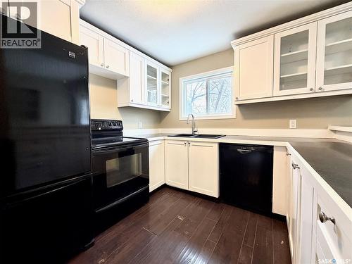 328 Q Avenue S, Saskatoon, SK - Indoor Photo Showing Kitchen