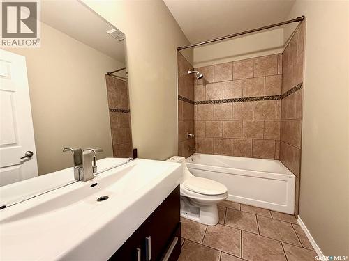 328 Q Avenue S, Saskatoon, SK - Indoor Photo Showing Bathroom