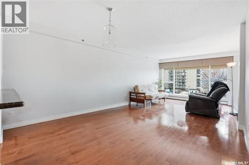 305 303 5Th Avenue, Saskatoon, SK - Indoor Photo Showing Other Room