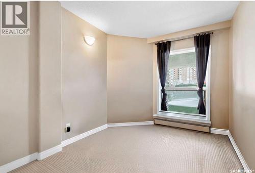 305 303 5Th Avenue, Saskatoon, SK - Indoor Photo Showing Other Room