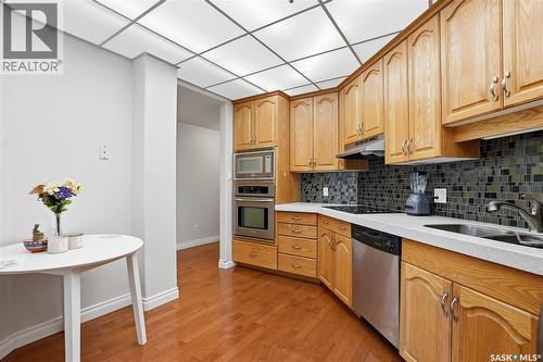 305 303 5Th Avenue, Saskatoon, SK - Indoor Photo Showing Kitchen With Double Sink