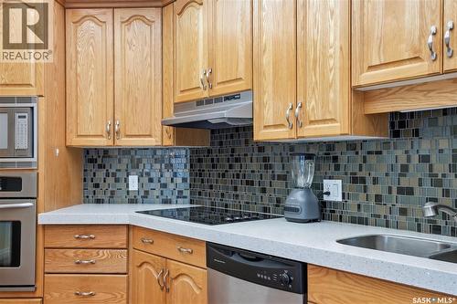 305 303 5Th Avenue, Saskatoon, SK - Indoor Photo Showing Kitchen