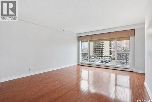 305 303 5Th Avenue, Saskatoon, SK - Indoor Photo Showing Other Room