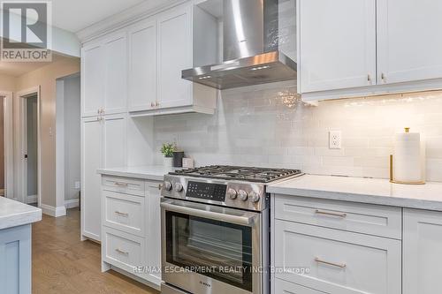 1 Parkway Place, Hamilton, ON - Indoor Photo Showing Kitchen With Upgraded Kitchen