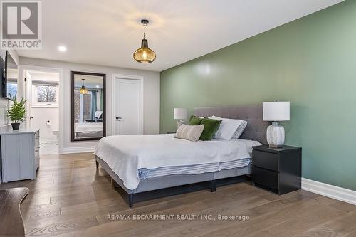1 Parkway Place, Hamilton, ON - Indoor Photo Showing Bedroom