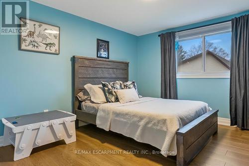 1 Parkway Place, Hamilton, ON - Indoor Photo Showing Bedroom