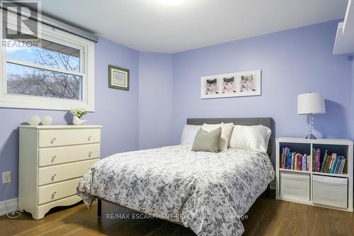 1 Parkway Place, Hamilton, ON - Indoor Photo Showing Bedroom