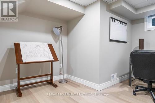 1 Parkway Place, Hamilton, ON - Indoor