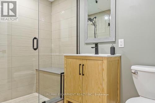 1 Parkway Place, Hamilton, ON - Indoor Photo Showing Bathroom