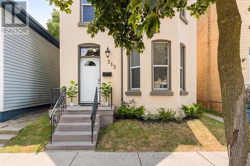 213 DARLING STREET  Brantford, ON N3S 3X1