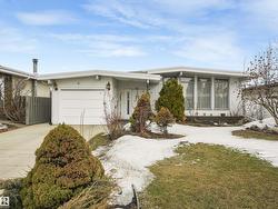 8608 137Ave AV NW Edmonton, AB T5E 1X9