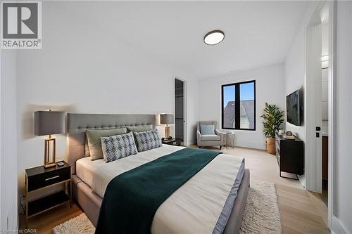 Bedroom with light wood finished floors - 2556 Glengarry Road, Mississauga, ON - Indoor Photo Showing Bedroom