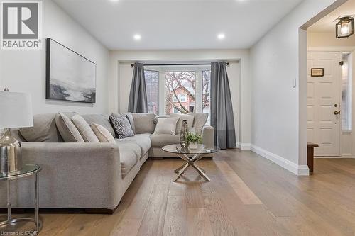 1 Parkway Place, Hamilton, ON - Indoor Photo Showing Living Room