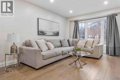 1 Parkway Place, Hamilton, ON - Indoor Photo Showing Living Room