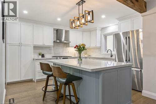 1 Parkway Place, Hamilton, ON - Indoor Photo Showing Kitchen With Upgraded Kitchen