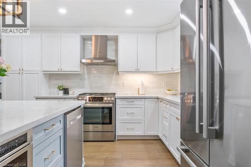 1 Parkway Place, Hamilton, ON - Indoor Photo Showing Kitchen With Upgraded Kitchen