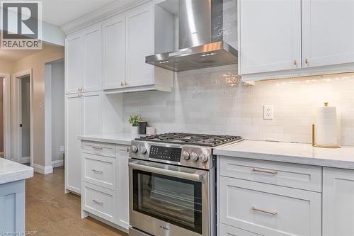 1 Parkway Place, Hamilton, ON - Indoor Photo Showing Kitchen With Upgraded Kitchen