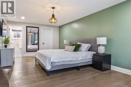 1 Parkway Place, Hamilton, ON - Indoor Photo Showing Bedroom