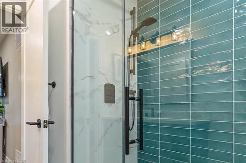 1 Parkway Place, Hamilton, ON - Indoor Photo Showing Bathroom