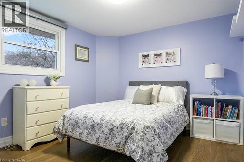 1 Parkway Place, Hamilton, ON - Indoor Photo Showing Bedroom