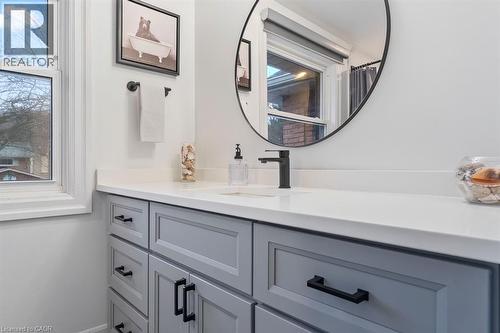 1 Parkway Place, Hamilton, ON - Indoor Photo Showing Bathroom