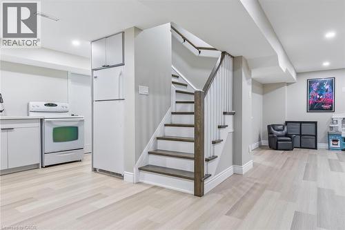 1 Parkway Place, Hamilton, ON - Indoor Photo Showing Kitchen