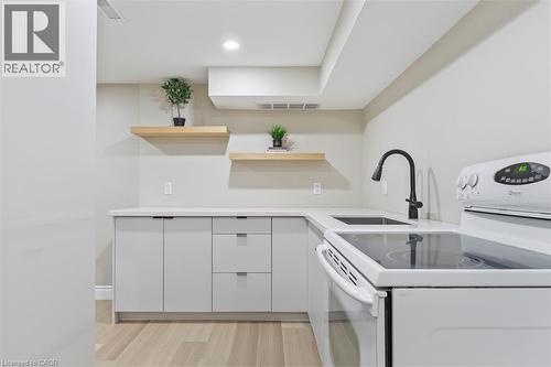 1 Parkway Place, Hamilton, ON - Indoor Photo Showing Kitchen