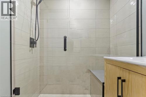 1 Parkway Place, Hamilton, ON - Indoor Photo Showing Bathroom