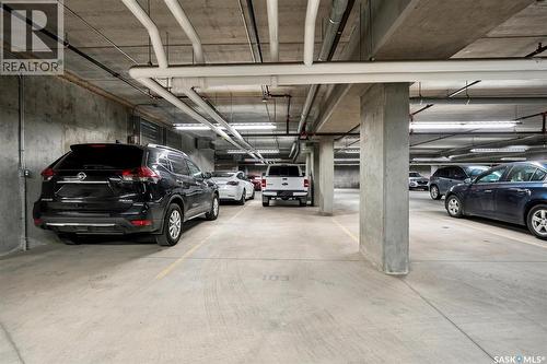504 550 4Th Avenue N, Saskatoon, SK - Indoor Photo Showing Garage