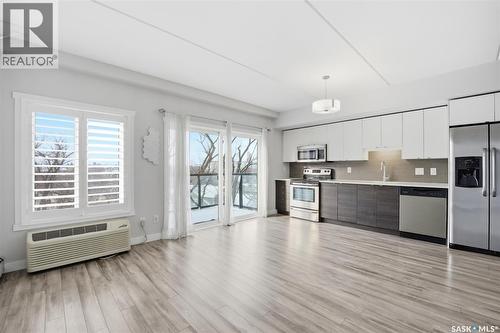 504 550 4Th Avenue N, Saskatoon, SK - Indoor Photo Showing Kitchen With Stainless Steel Kitchen