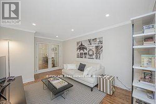 885 Long Drive, Burlington, ON - Indoor Photo Showing Living Room